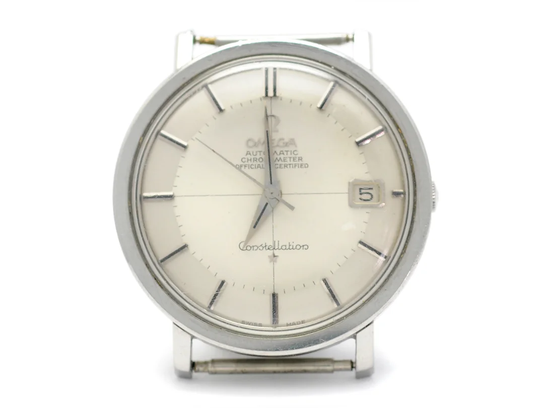 OMEGA, Constellation, Chronometer, Cal 561, Serie nr. 24422318, Ref nr. ST 168.0004, Boett nr. ST 168.004, herrur, 35,5 mm, stål, automatisk, plexiglas, datum, skadad urtavla, ca 1966. — Klockor/Omega — Kaplans
