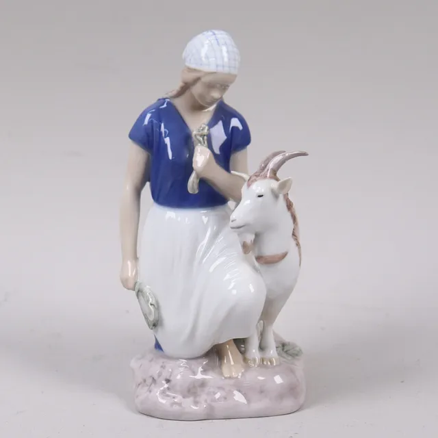 AXEL LOCHER. för Bing & Gröndahl, figurin #2180, flicka med get.