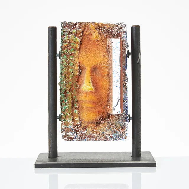 BJÖRN EKEGREN (FÖDD 1955). Skulptur, sandgjuten glasmassa, föreställande ansikte.