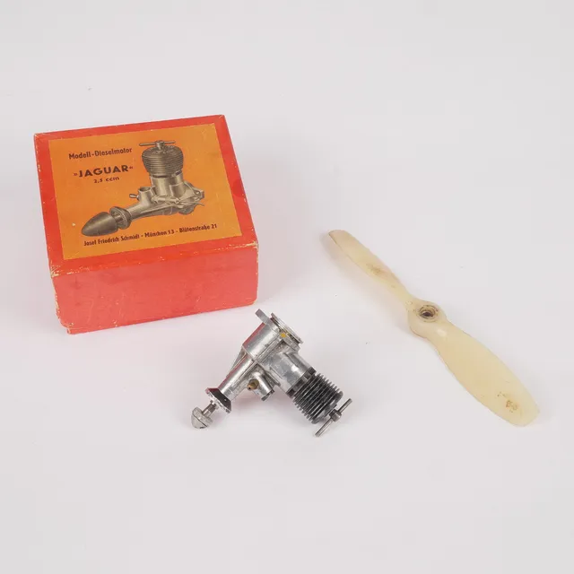 MODELLMOTOR, 2,5 ccm diesel, med propeller, 1900-talets mitt.