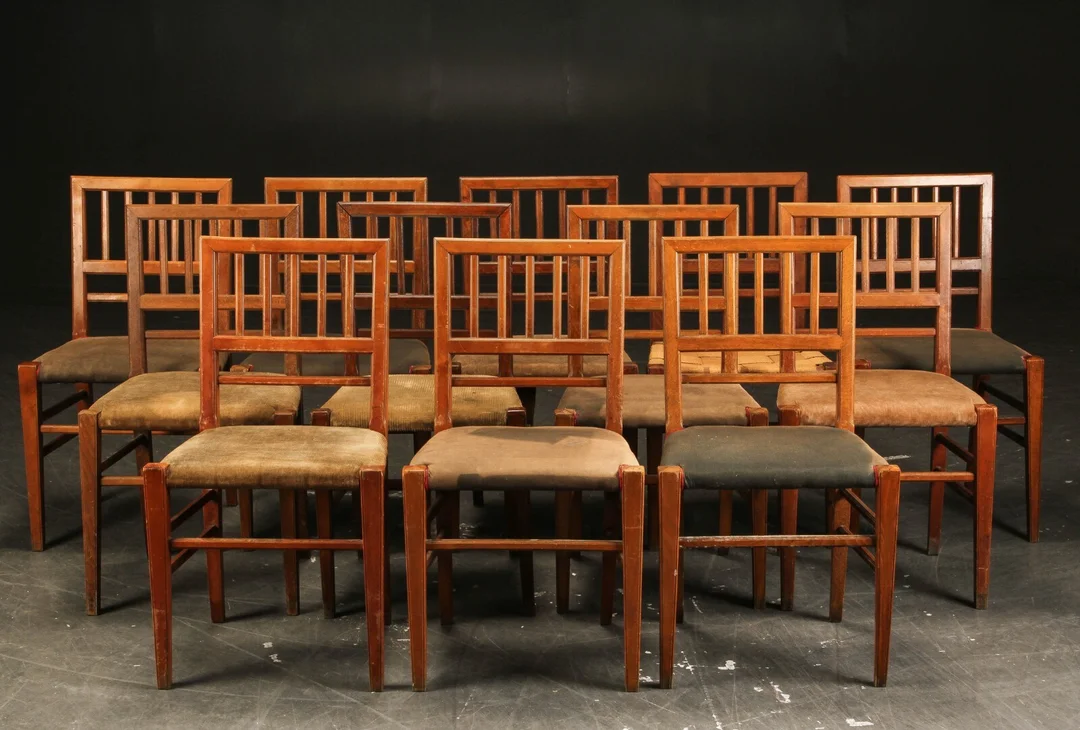 Martin Nyrop. 12 stole fra Københavns Rådhus. — Furniture/Chairs — Lauritz