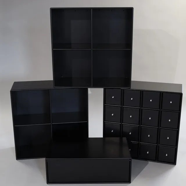 PETER J. LASSEN. MONTANA, 2 Reolmoduler, 1 Skuffemodul, 1 TV Modul, Sortlakerede, Vægbeslag Medfølger, (4).