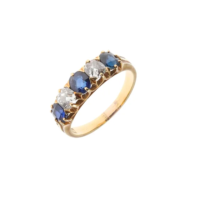 A SAPPHIRE AND DIAMOND FIVE STONE RING.