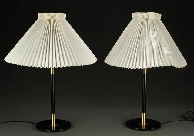 Aage Petersen for Le Klint. Et par bordlamper model 352 (2)