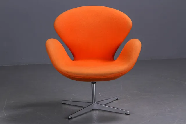 Arne Jacobsen. Lounge chair 'The Swan', model 3320