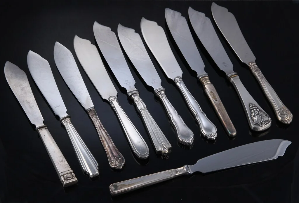 Cohr et al. A collection of layer cake knives with silver handles (11) — Silver, bronze, copper and pewter/Silver flatware — Lauritz