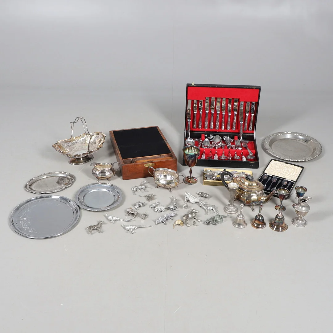 A QUANTITY OF SILVER PLATE. — Silver — Lawrences Auctioneers