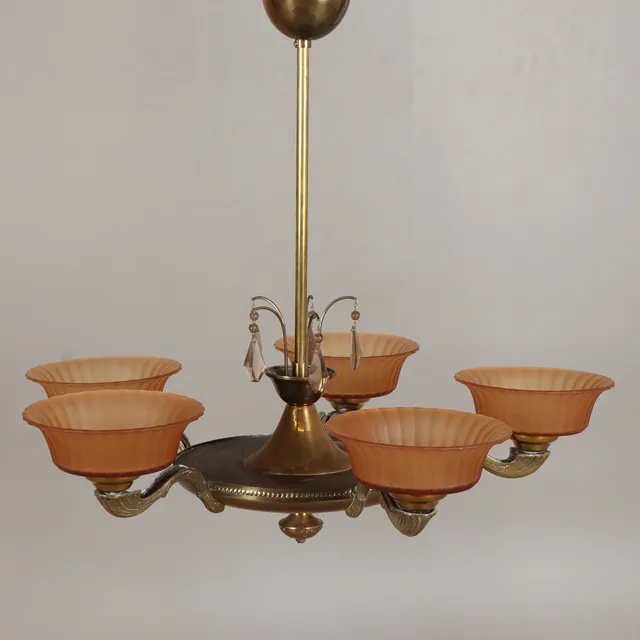 TAKLAMPA, med prismor, 1900 talets första hälft.