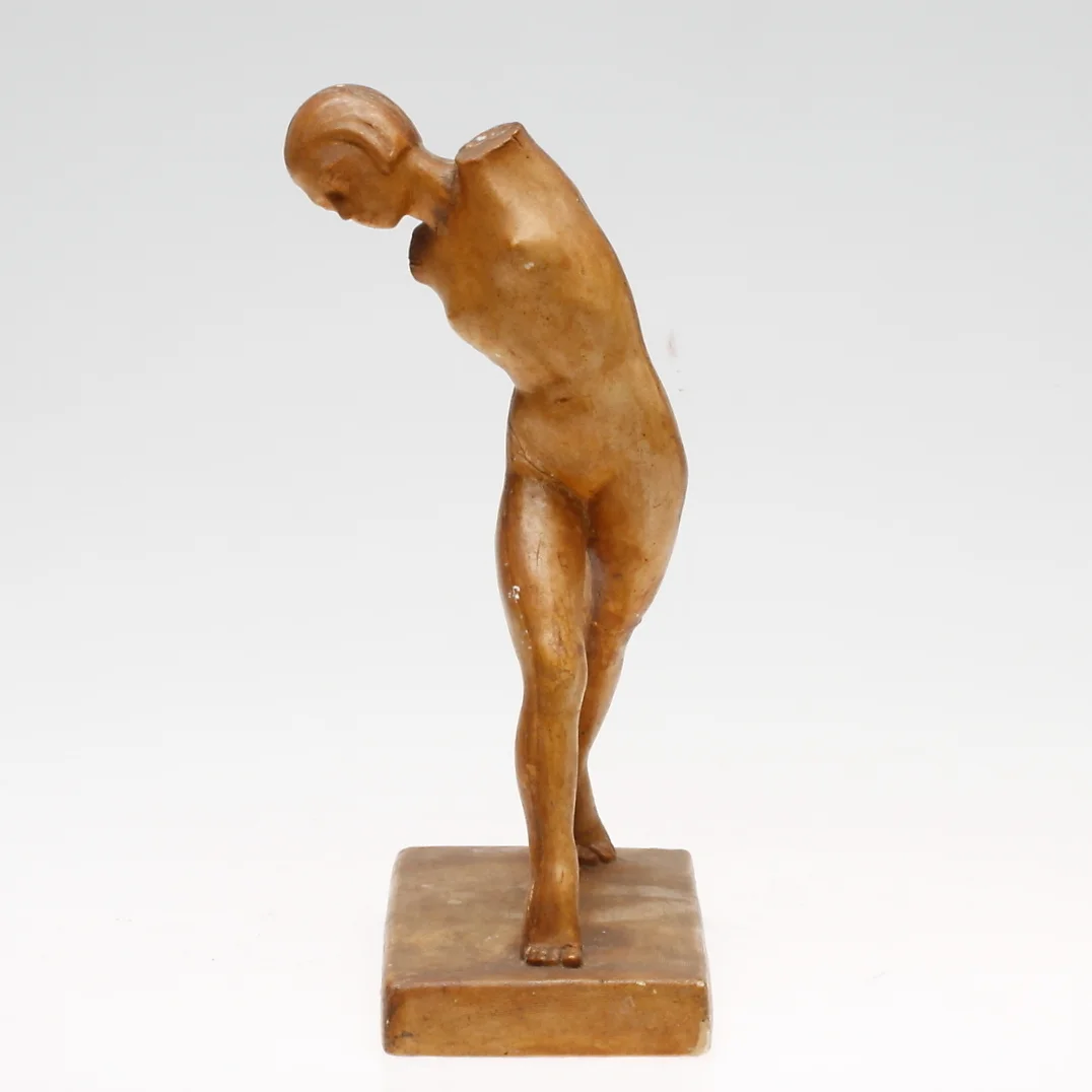 CARIN NILSON(1884-1973). Skulptur, gips, signerad och daterad 1931. — Sculptures & Bronzes — Gomér & Andersson Linköping