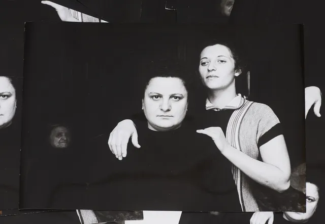 STEN DIDRIK BELLANDER (1921-2001): (17) "Roman women - Torremolinos 1953", delvis med stämplar på baksidan, gelatinsilverfotografier.