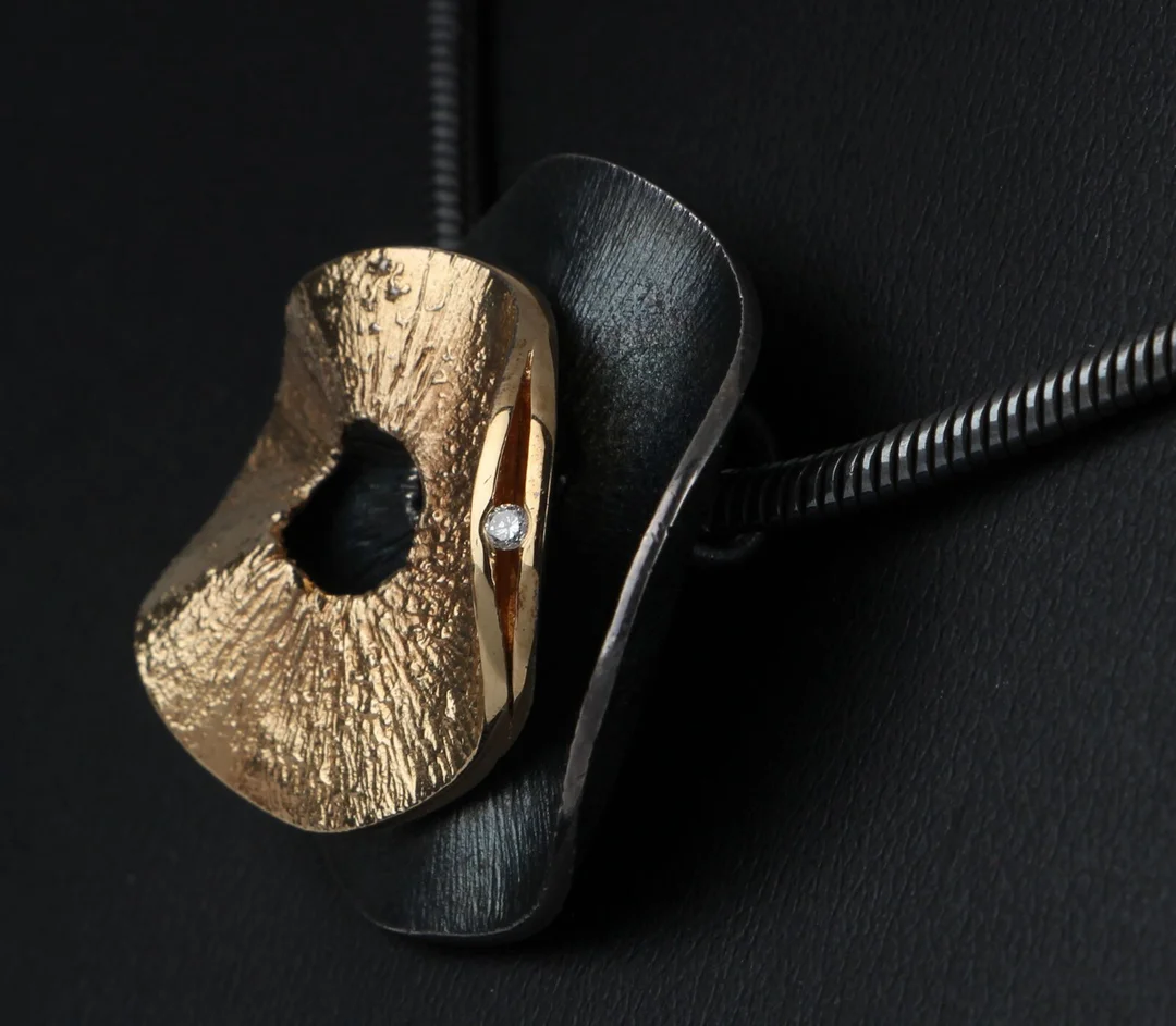 N. E. From. Halskæde i oxideret sølv/ 14 kt guld m/ diamant — Jewellery/Necklaces, pendants — Lauritz