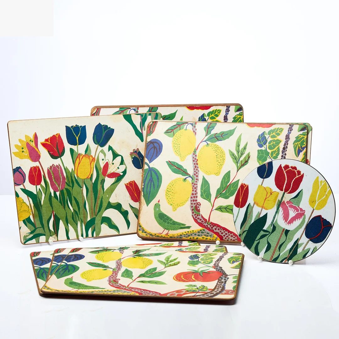 JOSEF FRANK, 8 + 4 + 1 delar, bordstabletter samt underlägg, för Firma Svenskt Tenn. — Miscellaneous — Stockholms Auktionsverk Sickla