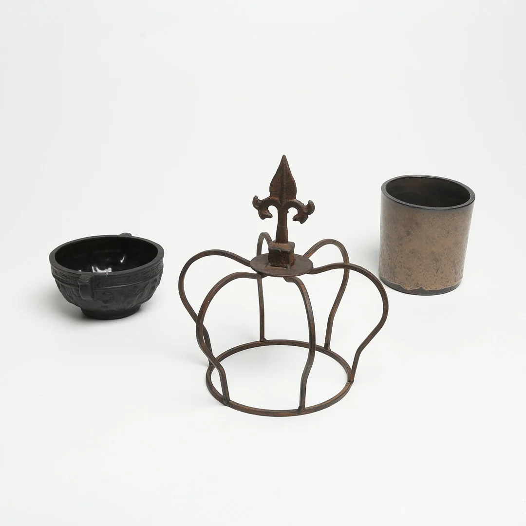 DEKORATIONSFÖREMÅL, 3 st, metall/keramik, moderna. — Miscellaneous — Kalmar Auktionsverk