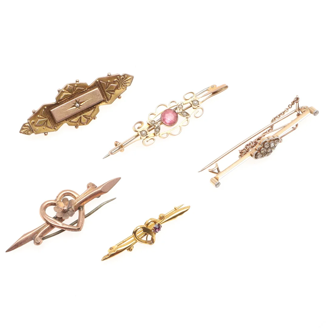 AN EARLY 20TH CENTURY GOLD AND DIAMOND BAR BROOCH AND FOUR 9CT GOLD BAR BROOCHES. — Brooches & Pendants — Lawrences Auctioneers