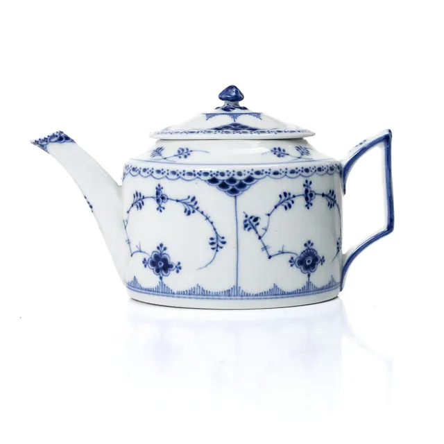 Royal Copenhagen, Tekanna, "Musselmalet", modellnummer 684.