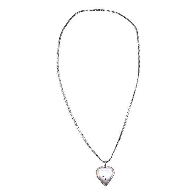HALSKETTE MIT HERZFÖRMIGEM MEDAILLON AUS 835ER SILBER.