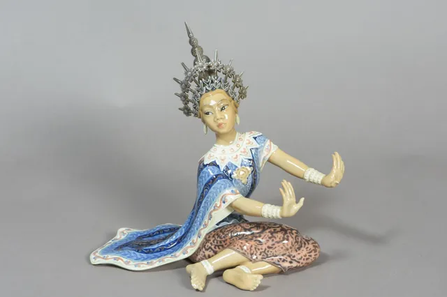 J. P. Dahl-Jensen. Siamesisk tempeldanserinde, figur, nr. 1125, 1. sort.
