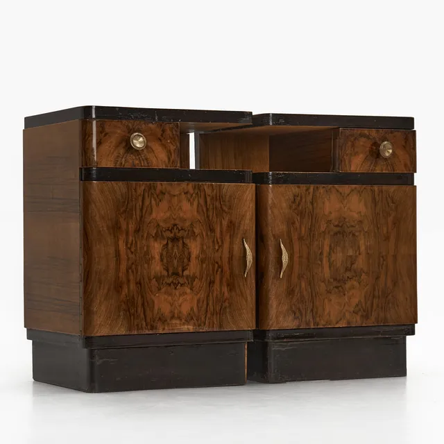 SÄNGBORD, ett par, Art Deco, 1920/30-tal, svärtade socklar och kantlister, valnötsfanér.