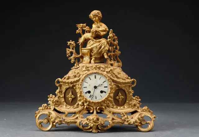 Vincenti & Cie. Rokokoform kaminur af forgyldt bronze og metal, 1855