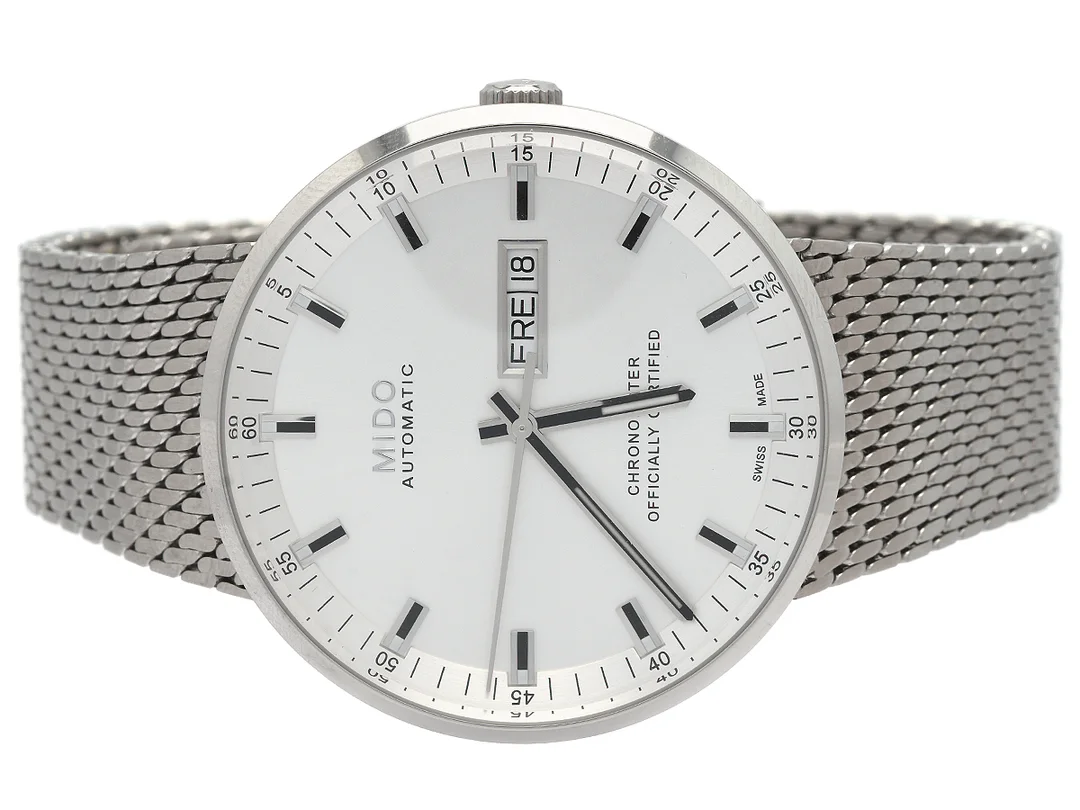 MIDO, Commander Icône, Chronometer, Cal 80 Si (ETA C07821), Serie nr. 83D Q8B 6QV, Verk nr. 586785, Ref nr. M031.631.11.031.00, Boett nr. M031631A, herrur, 42 mm, stål, automatisk, safirglas, dag, datum, glasbaksida, integrerad originallänk, cert, mars 2018, box, ytterkartong. — Klockor/Mido — Kaplans
