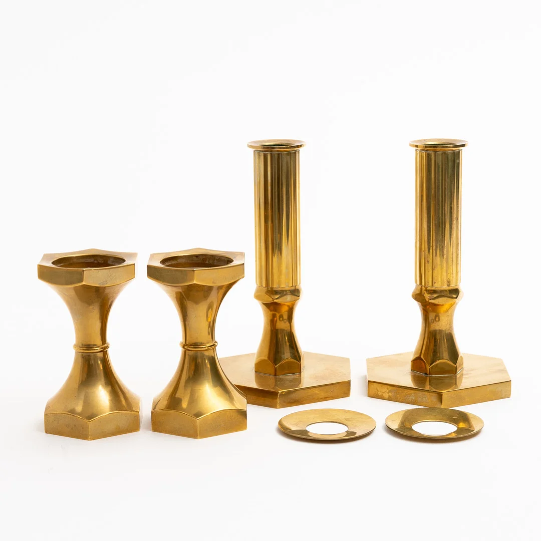 LJUSSTAKAR, 2 par, mässing, Gusum, 1971 resp 1979. — Candlesticks — Auktionshuset Kolonn