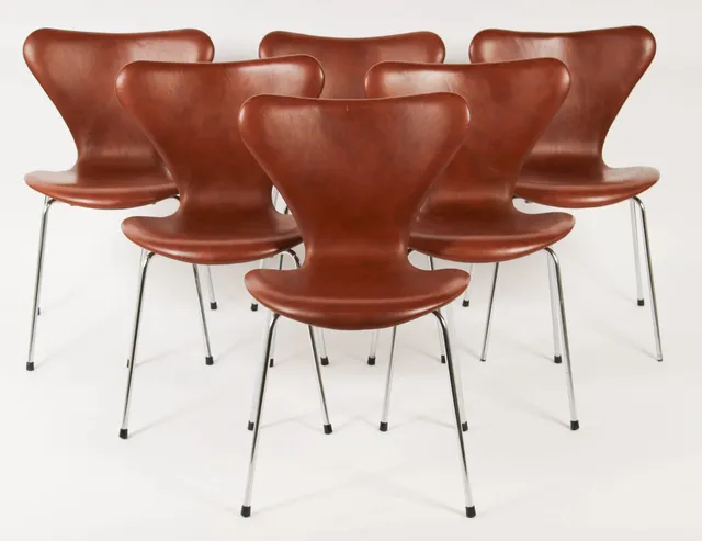 Arne Jacobsen. A set of six chairs 'Seven', model 3107, cognac-coloured (6)
