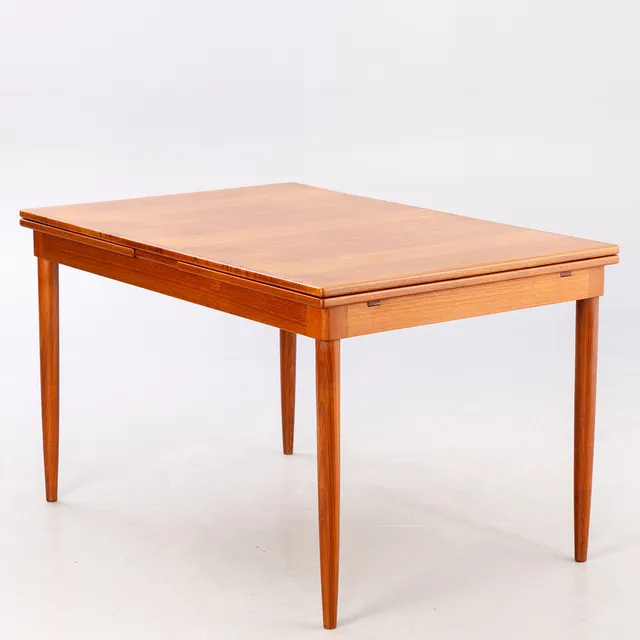 NIELS O. MØLLER. Esstisch ausziehbar in Teak, J. L. Møllers Møbelfabrik A/S, Dänemark, 1960er Jahre.