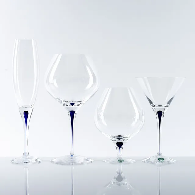 ERIKA LAGERBIELKE. Glasservis, 18 delar, "Intermezzo" (blå), Orrefors.