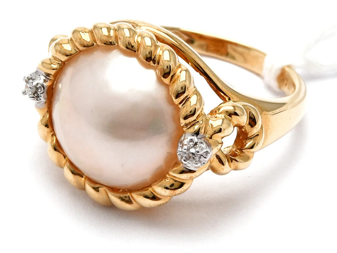 Ring med diamanter 14K 4,4g Ø16½, 2xca0,01ct (åttkantsslipade), med plast pärla — Smycken/Ring — Kaplans