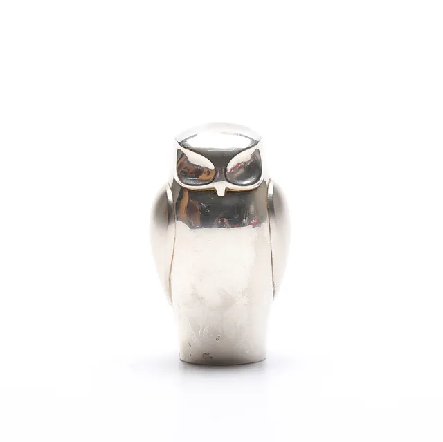 SKULPTUR, uggla, vitmetall, märkt Dansk CSO Japan EPZ.