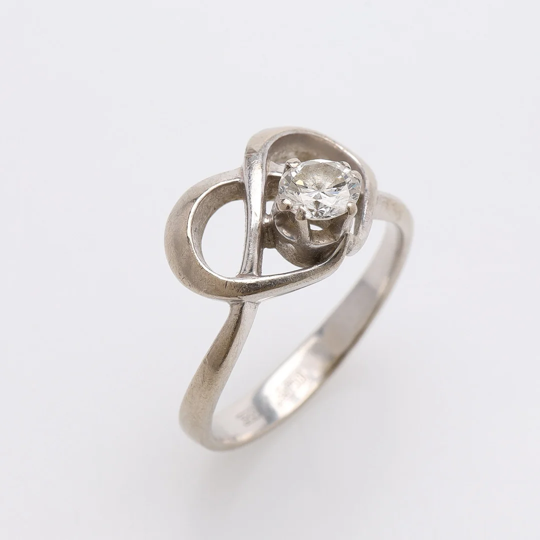 BRILJANTRING 18K VITGULD CA 0,40 CT. — Rings — Crafoord Auktioner Lund