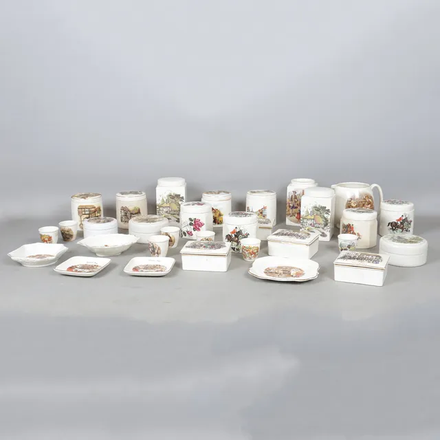 A COLLECTION OF LATE 19TH / 20TH CENTURY CERAMIC POTS & COVERS DECORATED WITH FIGURAL SCENES (QTY).