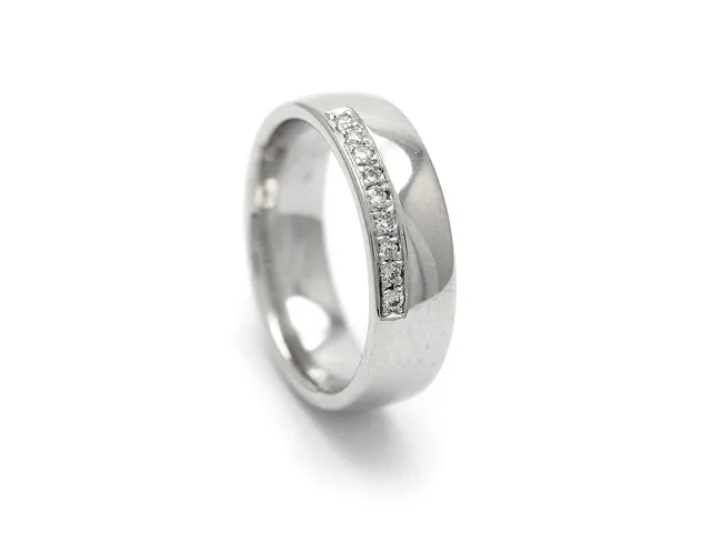 SCHALIN, ring 18K vitguld, 9 briljantslipade diamanter ca 0,09 ctv, ca TW/VS, stl 17 mm, vikt 8,2 g.