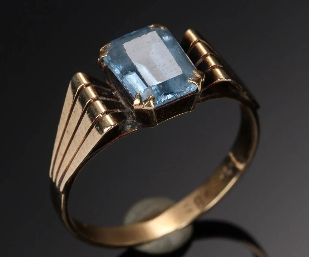 Hugo Grün. Ring af 14 kt. guld med syntetisk spinel — Jewellery/Rings — Lauritz