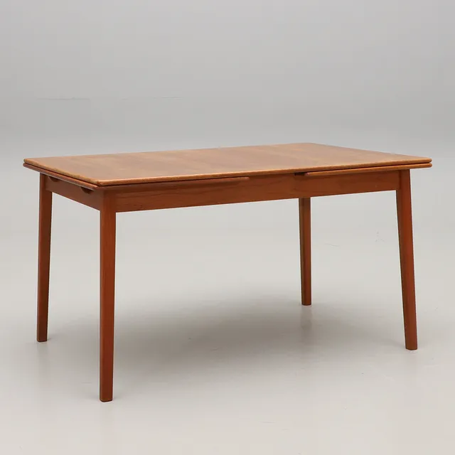 NILS JONSSON. Matbord, modell "Bjärni", med utdragsskivor, Troeds Bjärnum, 1960-tal, teak, brännmärkt.