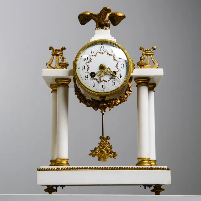BORDSPENDYL, Louis XVI-stil, tidigt 1900-tal.
