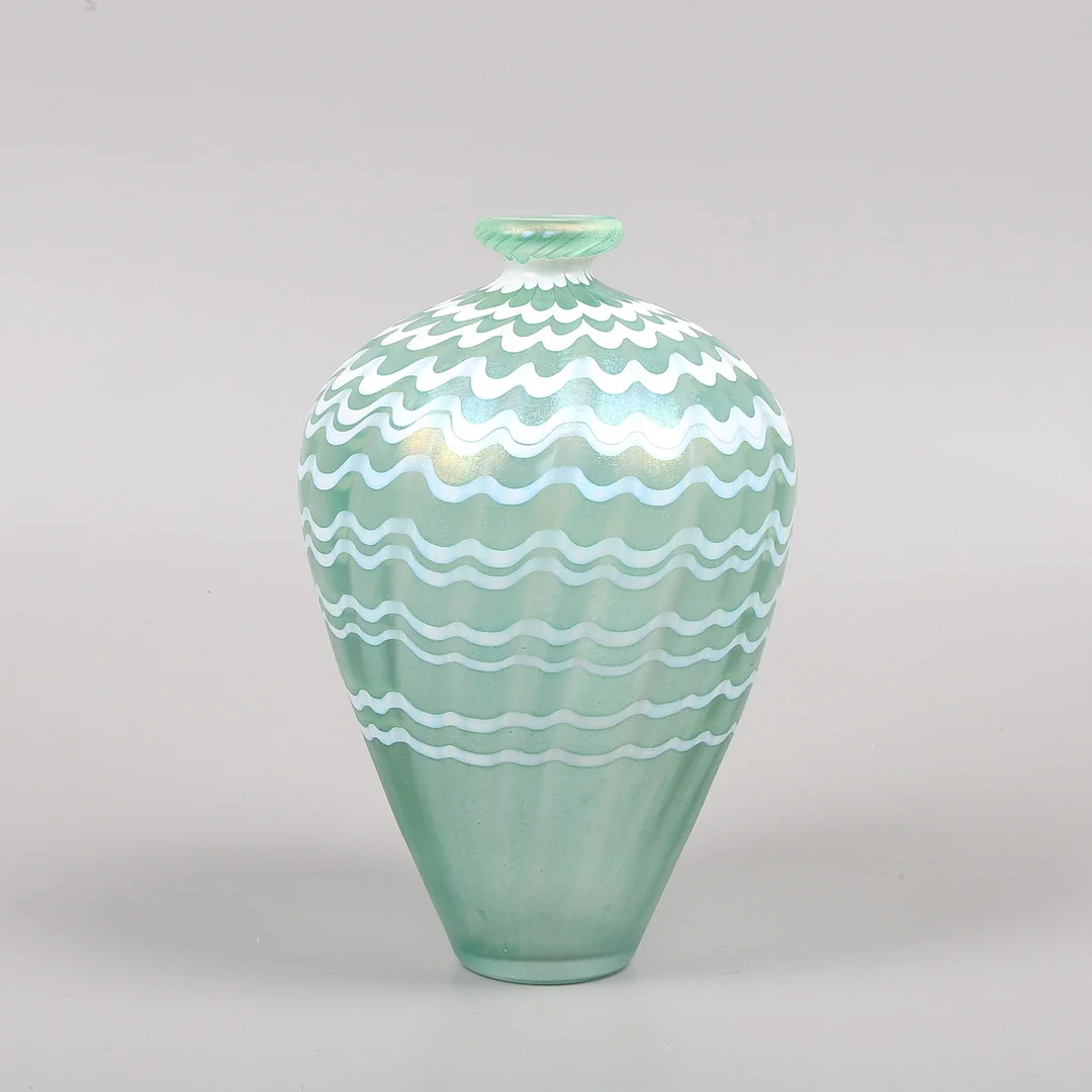 BERTIL VALLIEN. Vas, "Minos", glas, Boda, signerad. — Art glass — Växjö Auktionskammare