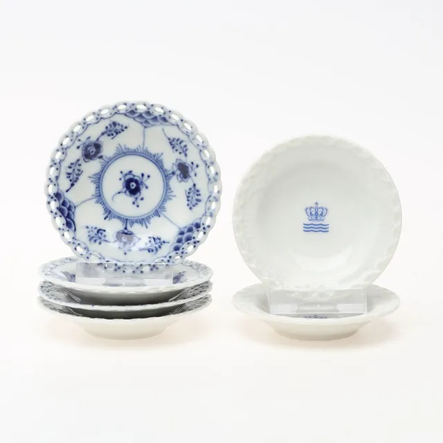 MINIATYRFAT, 4+2 stycken, bla "Musselmalet", Royal Copenhagen, Danmark.