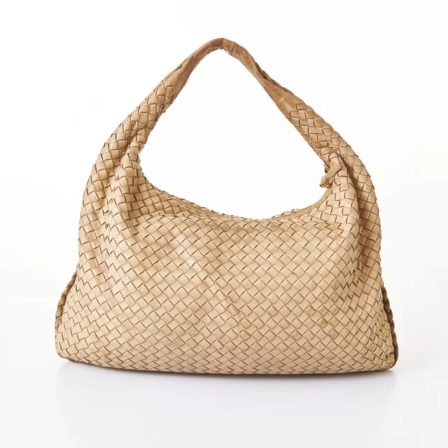 BOTTEGA VENETA, "Hobo Intrecciato", beige flätad nappa, fodrad i beige mocca, invändigt med 3 fack varav ett med dragkedja.