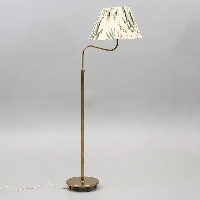 JOSEF FRANK. Golvlampa, mässing, "Lilla Kamelen", Firma Svenskt Tenn.