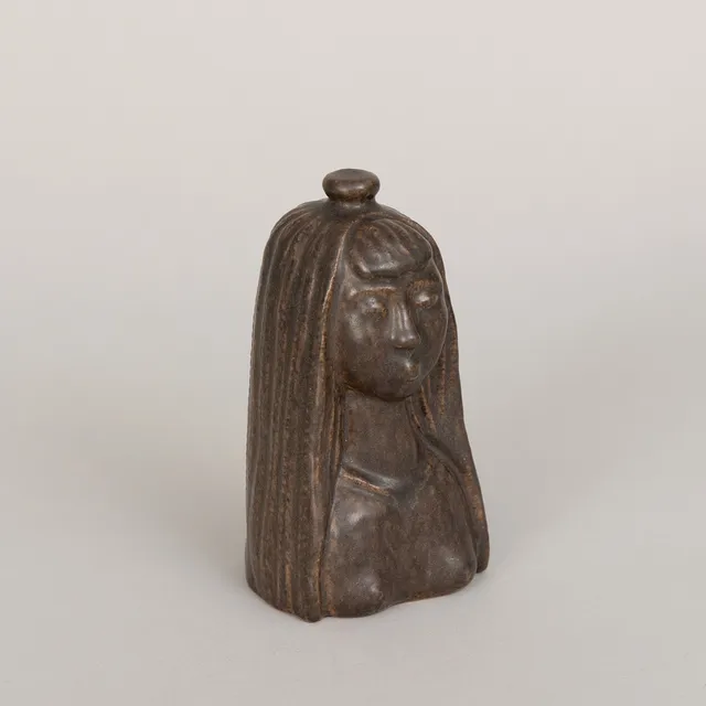 ÅKE HOLM. Skulptur, flicka, stengods, signerad.