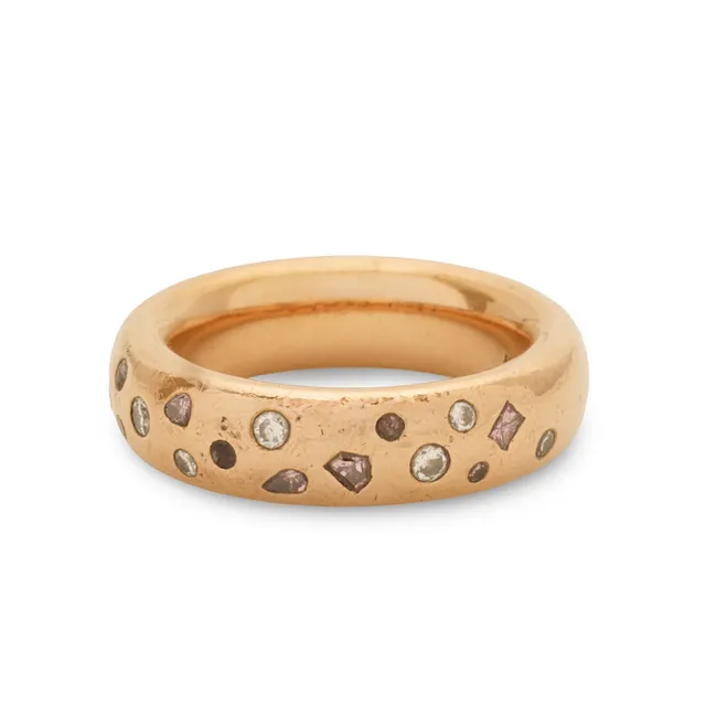 RUBEN SVART. Ring med sten og diamanter af 14 kt guld. Danmark.