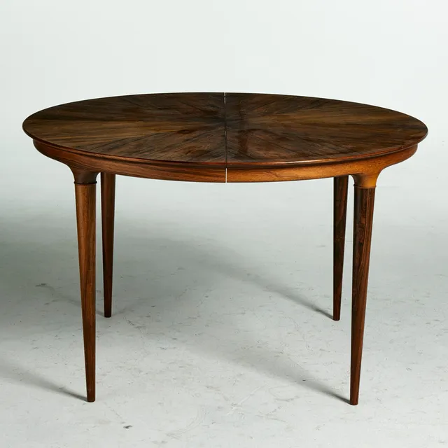 SVANTE SKOGH. "Cortina", matbord, Seffle Möbelfabrik, 1960-tal, stomme i riopalisander, medföljer 2 iläggsskivor.