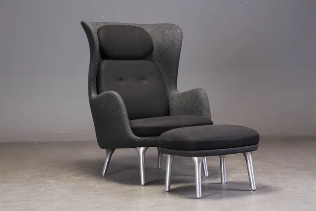 Jaime Hayon for Fritz Hansen. Lounge chair with accompanying stool, model Ro (2)