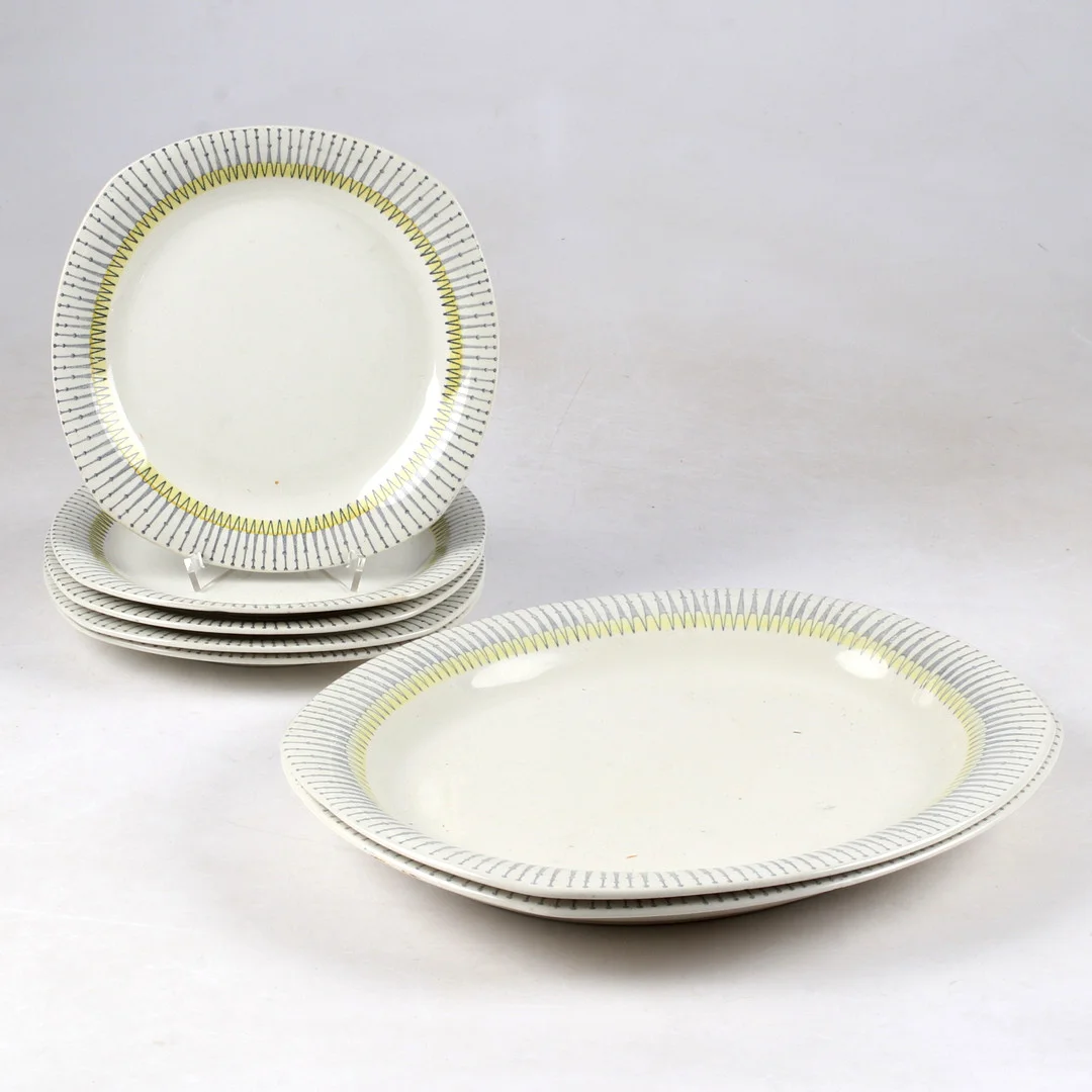 KJELL BLOMBERG. Servisdelar, 7 st, "Pigg", porslin, Upsala-Ekeby. — Tableware — Stadsauktion Sundsvall