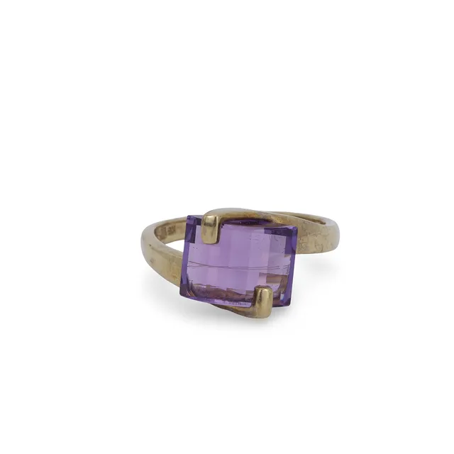 AMETHYST 9CT RING.