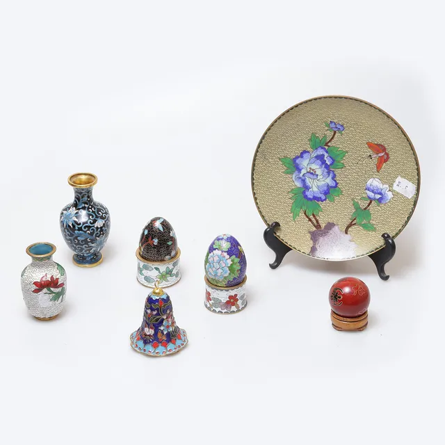 CLOISONNÉ KINA, 9 DELAR, 1900-TAL.