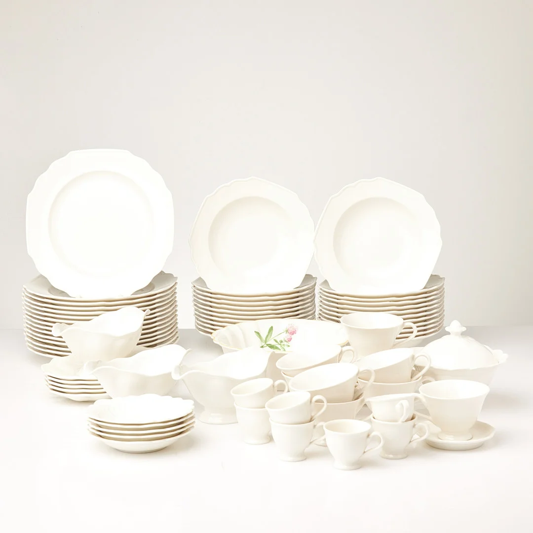 VILLEROY & BOCH. Servisdelar, 64 delar, "Country Heritage", porslin, 1900-talets slut. — Tableware — Stockholms Auktionsverk Sickla