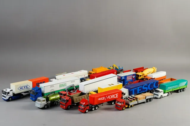 Samling model lastbiler 1:43, Siku, Corgi, Dinky Toys m.fl.