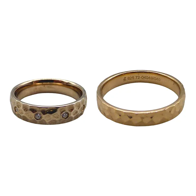 SET AUS ZWEI RINGEN AUS VERGOLDETEM 925ER SILBER.